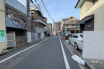 敷地西側の前面道路　