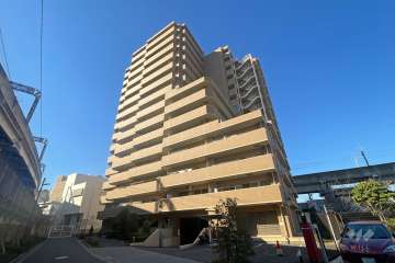 グランフラッツ千住旭町の外観（東側から）