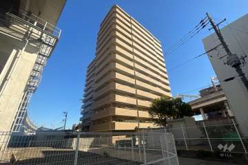 グランフラッツ千住旭町の外観（南西側から）