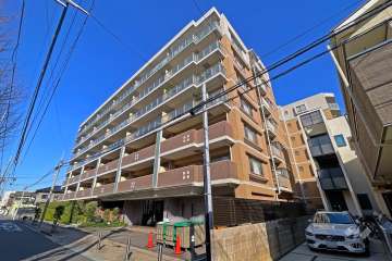 レクセルマンション北千住の外観（南東側から）