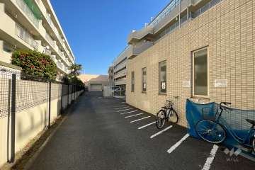 敷地内駐車場（屋外機械式）と駐輪場　