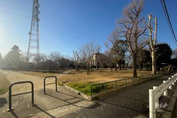 敷地に隣接した足立区立谷在家公園