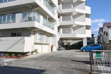 駐車場出入り口