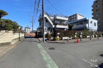 敷地北東側の前面道路　