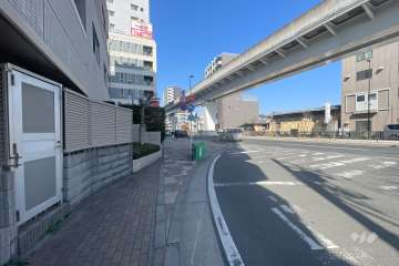 敷地東側の前面道路　
