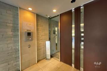 エントランスはオートロック付きです。