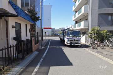 敷地南側の前面道路