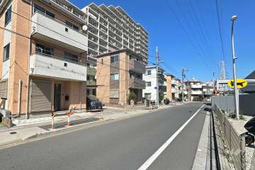 敷地南側の前面道路