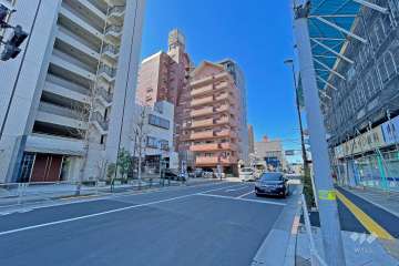 敷地の北側前面道路（東側から）