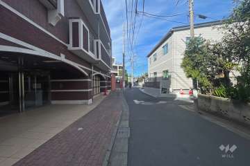 敷地北側の前面道路（東側から）