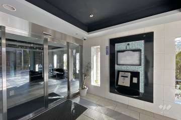 エントランスはオートロック付きです。