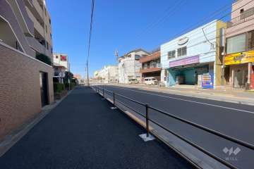 敷地北側の前面道路（東側から）