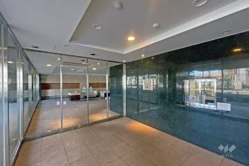 エントランスはオートロック付きです。