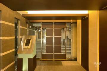 エントランスはオートロック付きです。