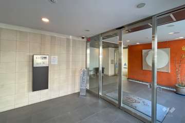 エントランスはオートロック付きです。