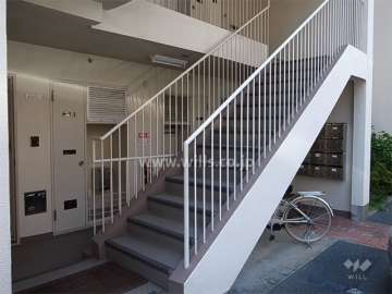 住戸入口（共用ポスト、共用階段）