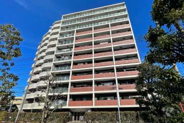 レーベンリヴァーレグラセスの外観（南側から）