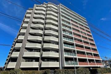 レーベンリヴァーレグラセスの外観（南西側から）