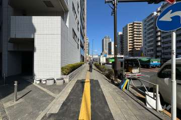 敷地東側の前面道路