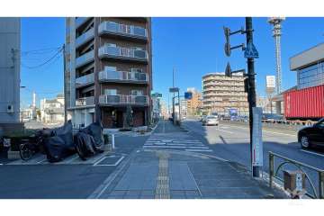 敷地の東側前面道路（北側から）