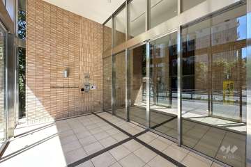 エントランスはオートロック付きです。