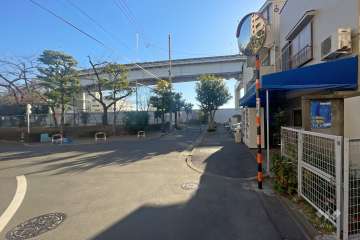敷地北側の前面道路