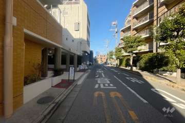 敷地北東側の前面道路