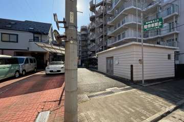 駐車場の出入り口