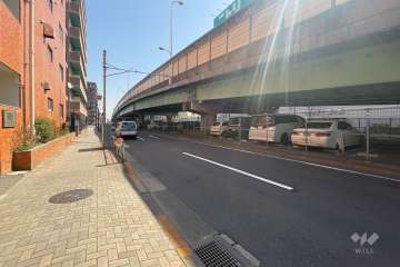 敷地南側の前面道路