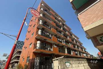 ライオンズマンション西新井の外観（南東側から）