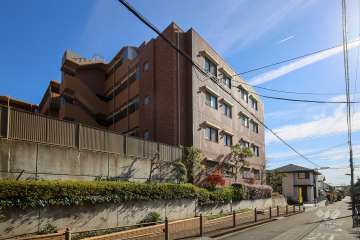 ブリリア箕面さくら並木通りの外観（北西側から）