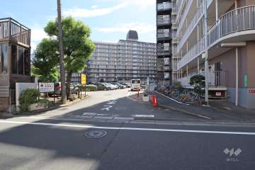 駐車場の出入り口