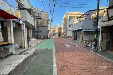 敷地東側の前面道路（南側から）