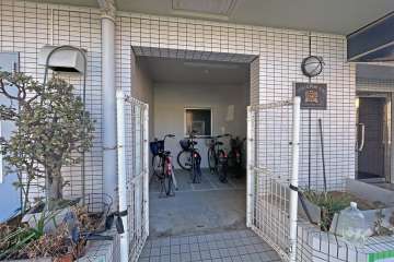 屋内に設けられた駐輪場