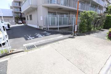 駐車場の出入り口