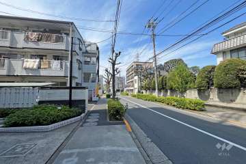 敷地北側の前面道路(東側から)