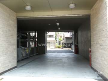 敷地内駐車場（屋内機械式）