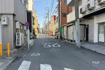 敷地北側の前面道路