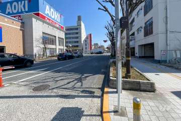 敷地北側の前面道路（西側から）