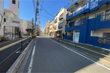 敷地南西側の前面道路（南東側から）