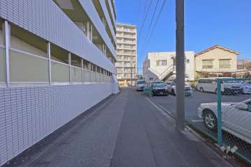敷地の東側道路（南側から）