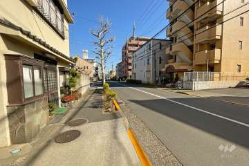 敷地南側の前面道路（西側から）.2