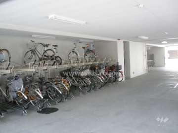 建物1階部分にある駐輪場
