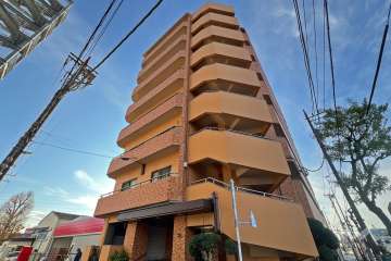 プライムハイツ鹿浜の外観（東側から）