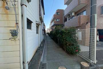 敷地北東側の前面道路