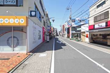 敷地東側の前面道路（南側から）