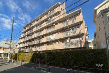 ライオンズマンション北綾瀬の外観（南東側から）