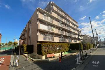 ライオンズマンション北綾瀬の外観（南西側から）