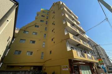 ワコー五反野マンションの外観（南西側から）