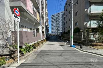 敷地南東側の前面道路
